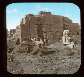 Ägypten - Karnak, große Statuen